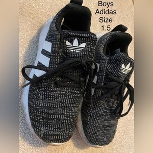 Boys size 1.5 youth adidas shoes - great condition